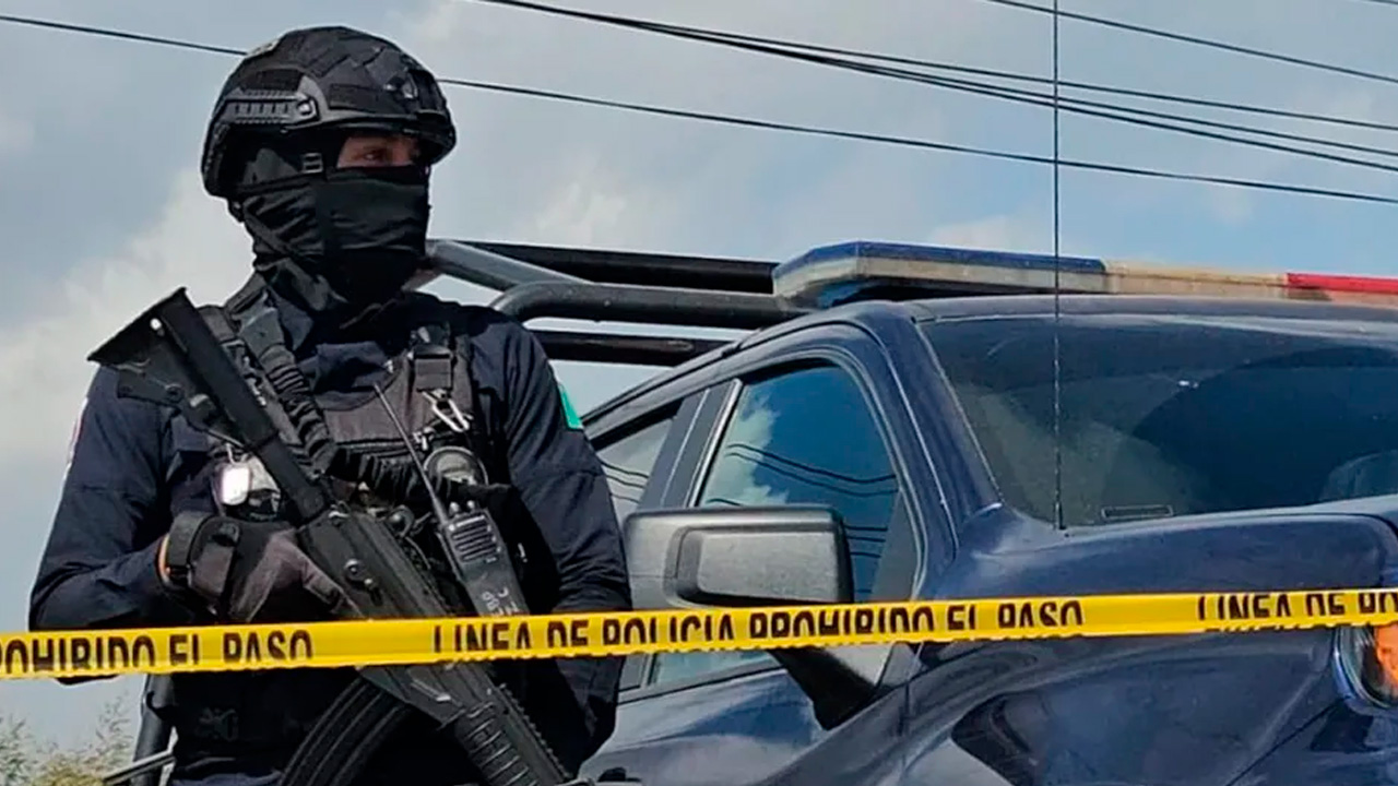 Un hombre fue asesinado a balazos en Cañada Morelos y, mientras policías realizaban las diligencias, un comando armado irrumpió para sustraer el cadáver.