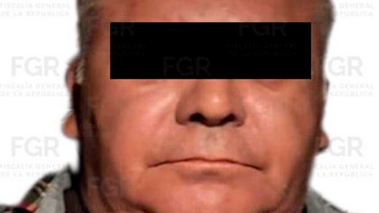 Autoridades detuvieron a Eduardo Enrique Gómez García, excomisionado del OADPRS, acusado de delincuencia organizada.