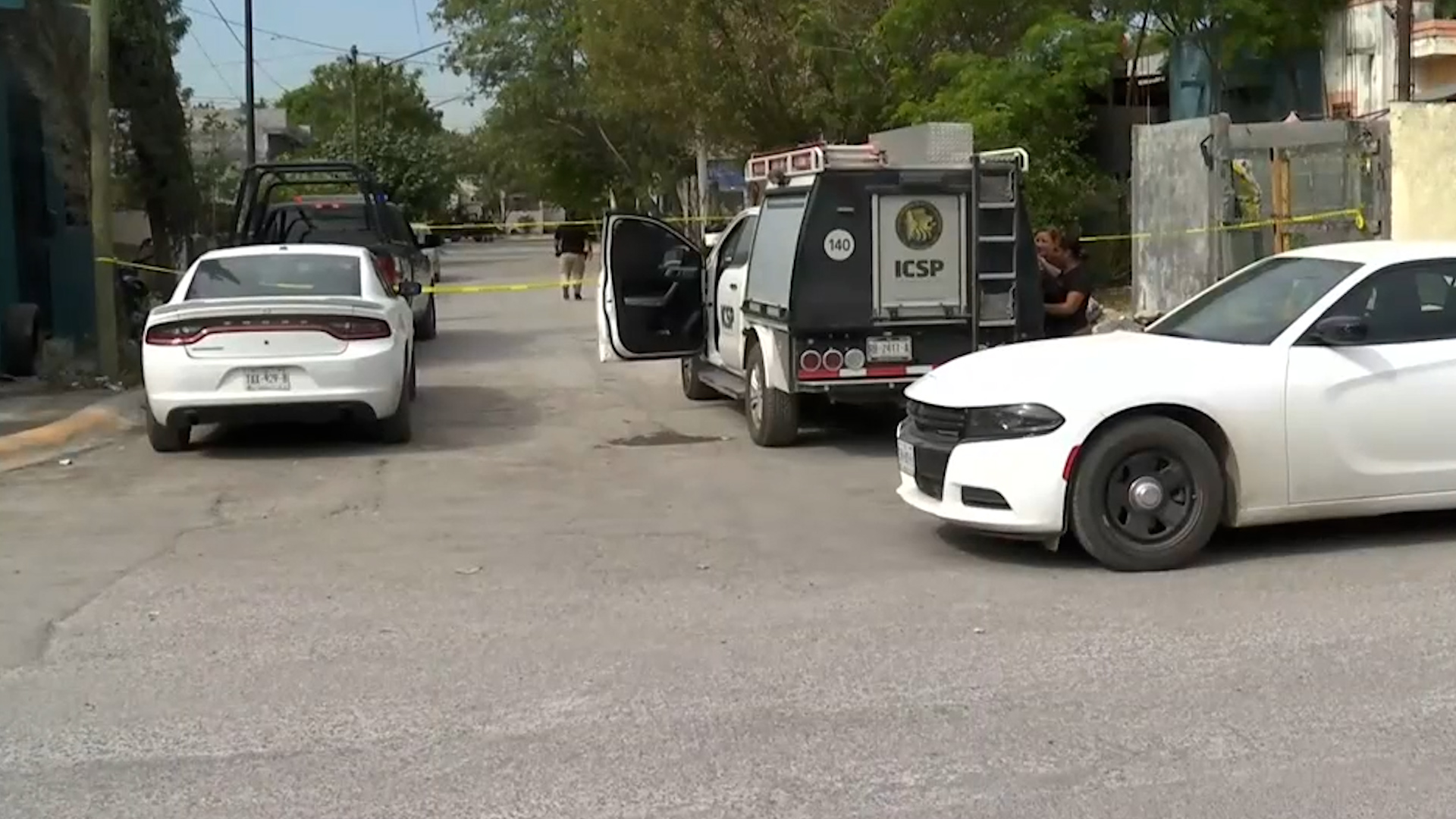 Agentes ministeriales y peritos de la Fiscalía ya trabajan en la escena para identificar a la víctima.