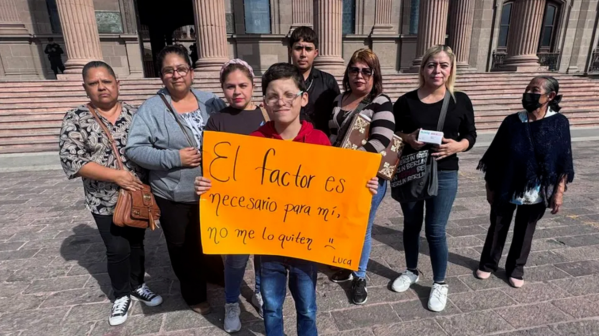 Los padres de los menores aseguran que sin este apoyo económico no podrían costear el tratamiento.