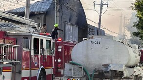 Arde bodega de la colonia Granjas Independencia, Ecatepec de Morelos, Estado de México.