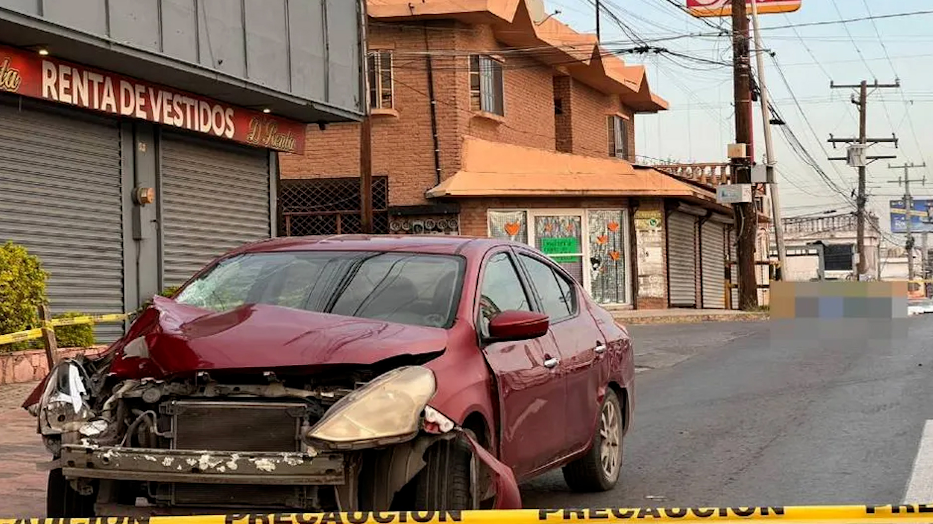 Dos carriles de esta avenida fueron obstruidos; se reporta afectación vial.