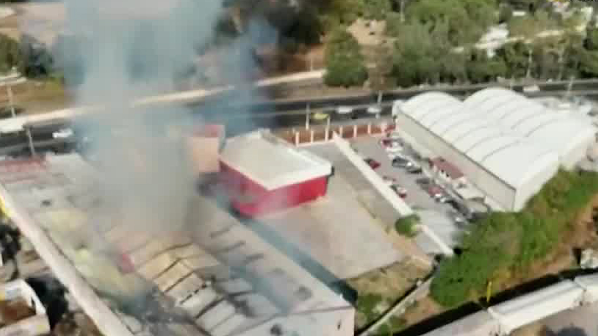 Bomberos tardaron más de siete horas en sofocar el incendio y pidieron ayuda de los servicios de emergencia de municipios aledaños.