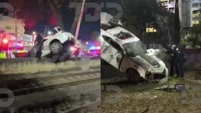 Auto impactado en muro del Tren Ligero sobre calzada de Tlalpan en Coyoacán
