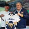 Robert Morales con la jersey de los Pumas de la UNAM.