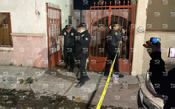 A un costado del cuerpo habían dos bolsitas con lo que parecía ser marihuana; la casa en Virreyes estaba desordenada.