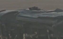 Vehículo sin una llanta de costado