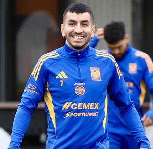 Ángel Correa entrenando con Tigres por primera vez en 2026.
