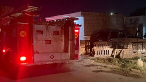 El fuego y el pánico se hicieron presentes durante las primeras horas del sábado en un domicilio ubicado en el fraccionamiento Villas San Agustín, en Torreón.