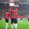 Roberto Alvarado celebrando su gol en la final de Chivas vs Tigres del Clausura 2023.
