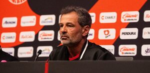 Diego Cocca en conferencia de prensa con el equipo del Atlas previo al arranque del Torneo Clausura 2026 de la Liga MX.