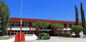 La falta de recursos ha obligado a considerar una reducción de las becas que se otorgan a 600 alumnos destacados.