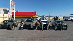 elementos de la guardia nacional y el ejército mexicano en un operativo