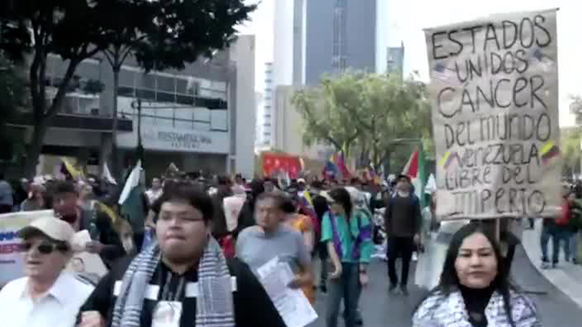 La convocatoria lanzada esta semana por diversos colectivos se dio cita en Paseo de la Reforma a las 11 de la mañana.