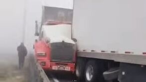 Accidente múltiple de tráileres bloquea la autopista Orizaba-Puebla a la altura de Esperanza. Neblina densa redujo la visibilidad. Evita la zona.