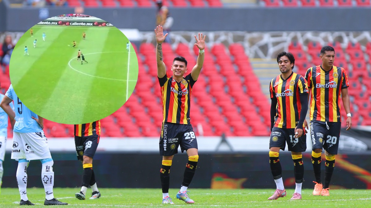 Celebración del gol de Alejandro Bravo de media cancha.