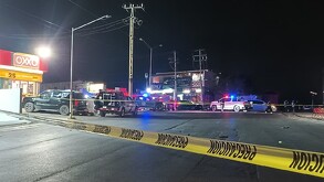 Movilización afuera de Oxxo en García.