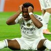 Endrick lamentádonse de una jugada fallida con Real Madrid en un partido de Champions League contra Manchester City.