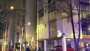 Elementos policiales acordonaron la escena del incidente quedando cerrado el paso vehicular de Sebastián del Piombo.