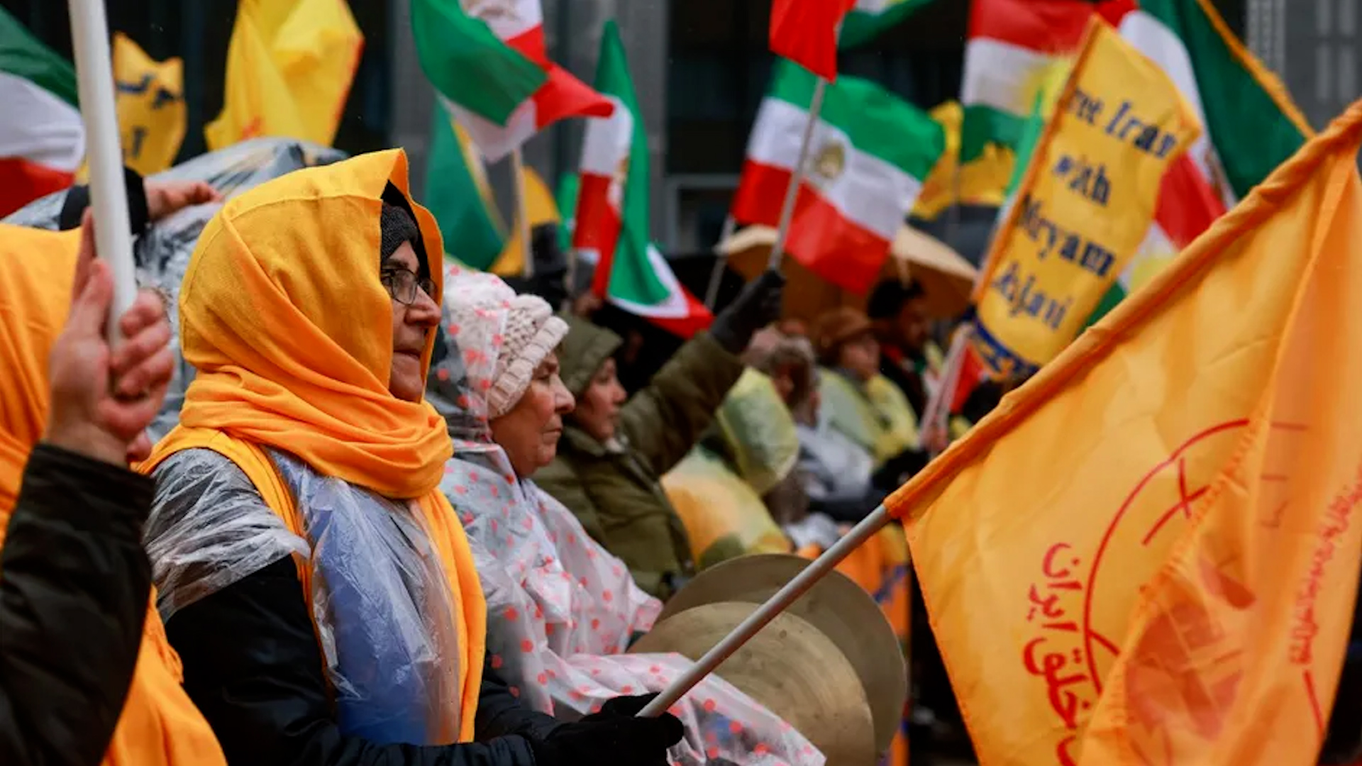 Las manifestaciones surgieron el 28 de diciembre en la Ciudad de Teherán por una huelga de comerciantes y más demandas se sumaron a lo largo de los días.