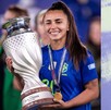 Mariza Nascimento con la Copa América Femenil ganada con Brasil.
