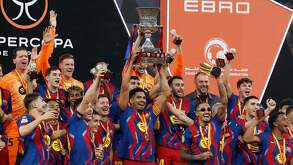 Jugadores del Barcelona celebrando el campeonato de la Supercopa de España 2026