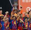 Jugadores del Barcelona celebrando el campeonato de la Supercopa de España 2026