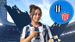 Allison Veloz portando la camiseta de Rayadas.