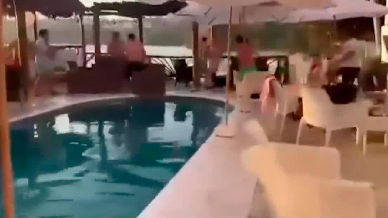 Un altercado entre visitantes y personal de un club de playa en el Lago de Tequesquitengo, en Jojutla, derivó en una riña que fue captada en video.