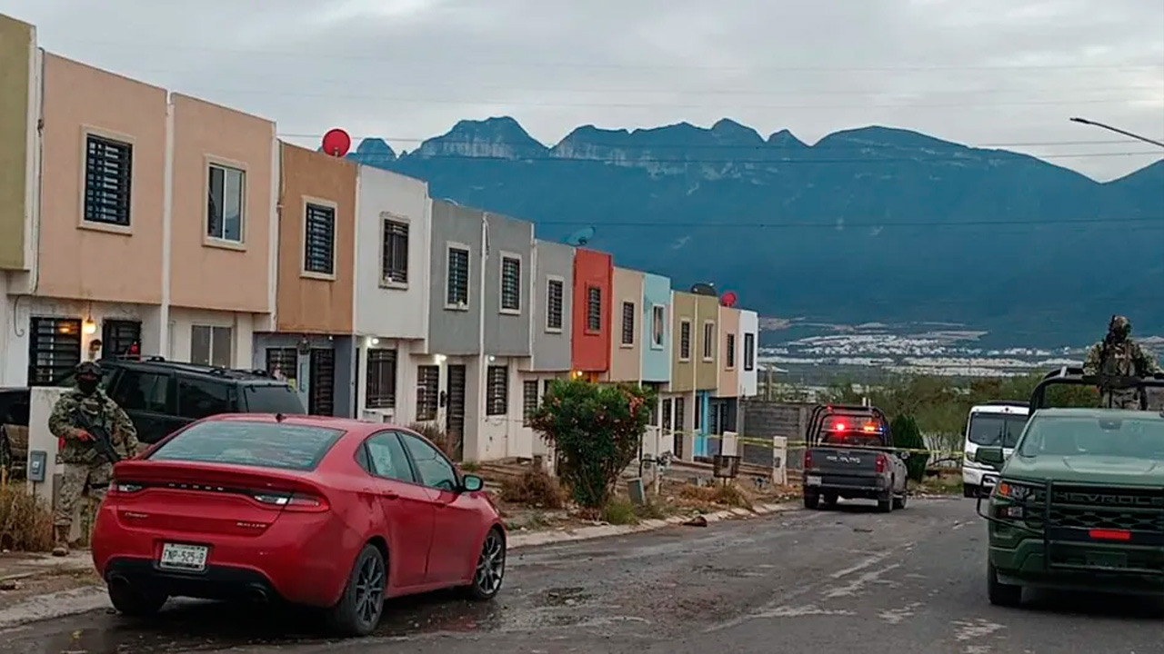 Un joven de 25 años fue asesinado a balazos dentro de una vivienda en la colonia Valle de Lincoln, en García, Nuevo León.