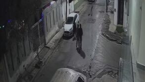 Video de asalto a una mujer en calles de Monterrey
