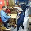 un delincuente encara al cliente de la taquería el asadito de amozoc y le dispara