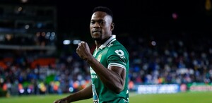 Diber Cambindo en su primer partido con Club León en Liga MX.