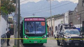 Movilización en camión urbano en Centro de Monterrey.