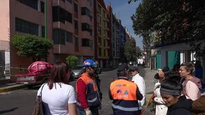 Vecinos desalojados de unidad habitacional Paseos Taxqueña tras explosión en Coyoacán
