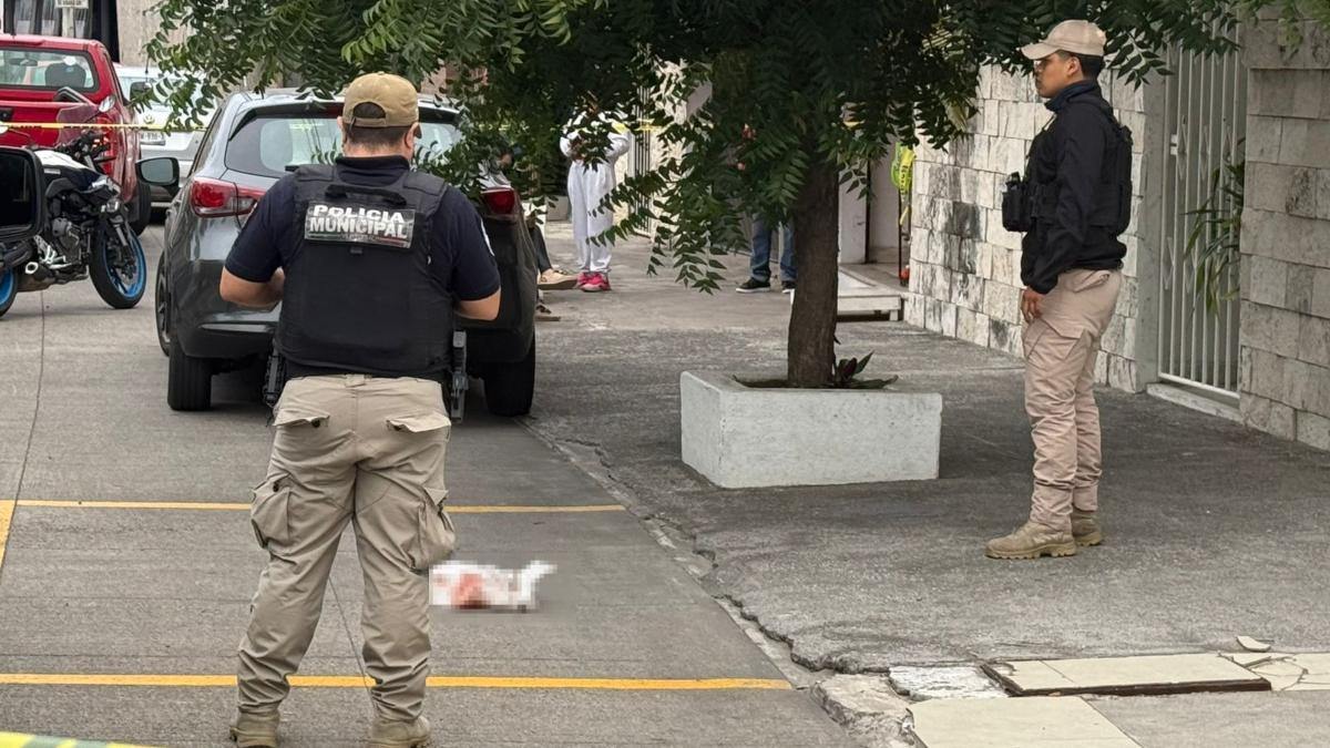 policías resguardan una calle donde fue abandonado un feto en boca del río veracruz