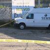 Una camioneta del Semefo de Puebla llega a una escena del crimen en San Aparicio.