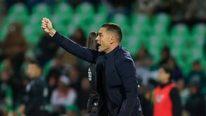 Francisco Rodríguez dirigiendo a Santos Laguna