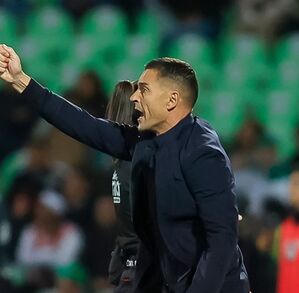 Francisco Rodríguez dirigiendo a Santos Laguna