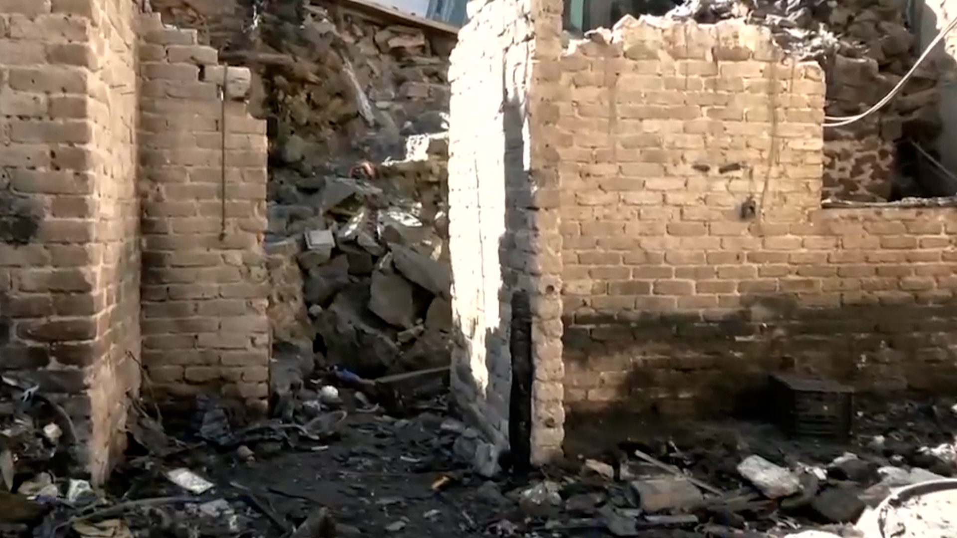 Una familia de 7 integrantes en Pedregal de San Nicolás, Tlalpan, perdió todo en un incendio fugaz de 30 minutos.