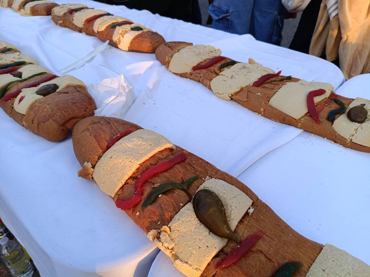 Critican mega rosca de reyes en Puerto Vallarta