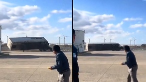 un tráiler se vuelca por las fuertes rachas de viento del frente frío 27 en oaxaca