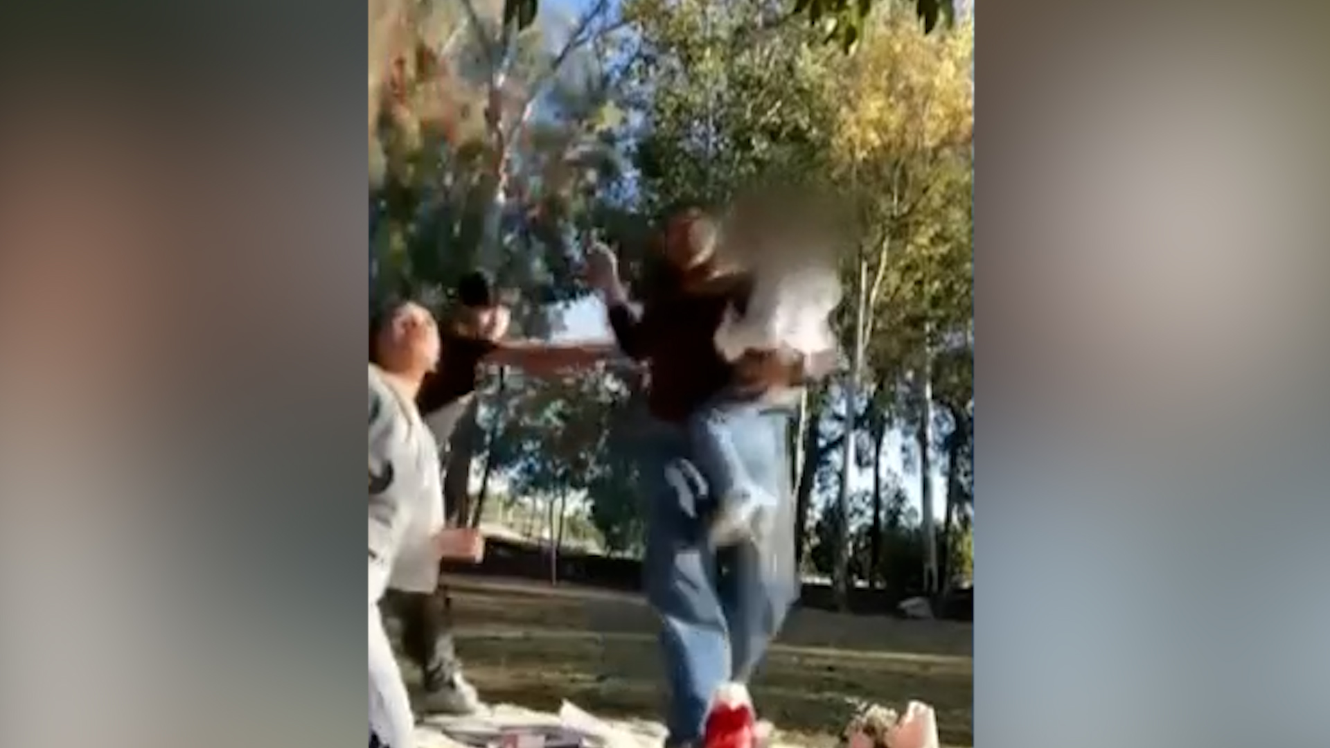 Violento asalto en zona turística de Puebla indigna al país. Delincuentes amenazaron con llevarse a una bebé tras robar a dos jóvenes que grababan un video.