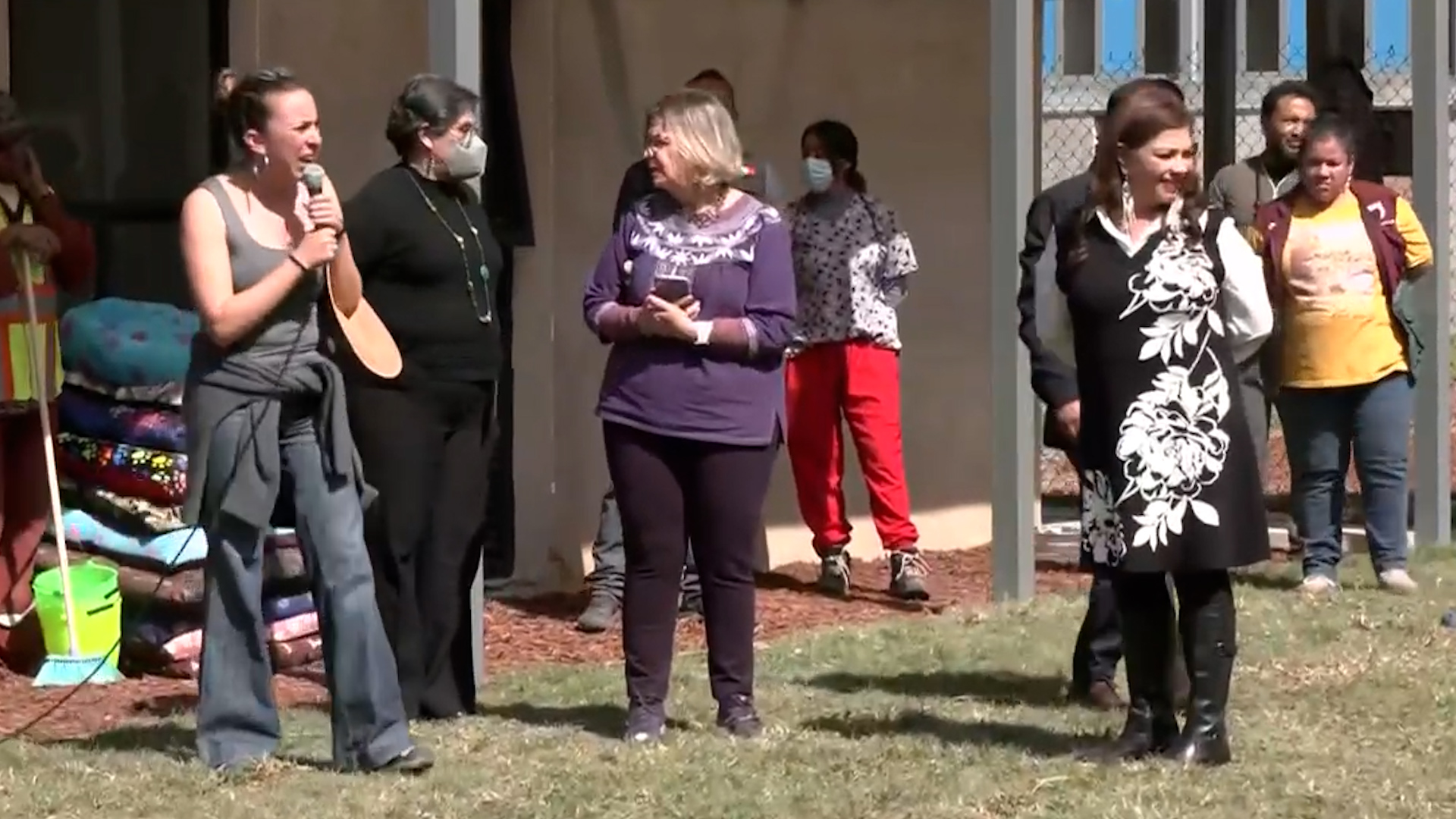 Clara Brugada visitó el albergue habilitado en el Deportivo Hermanos Galeana y confirma la atención de 15 médicos 24/7 para los 180 perros.