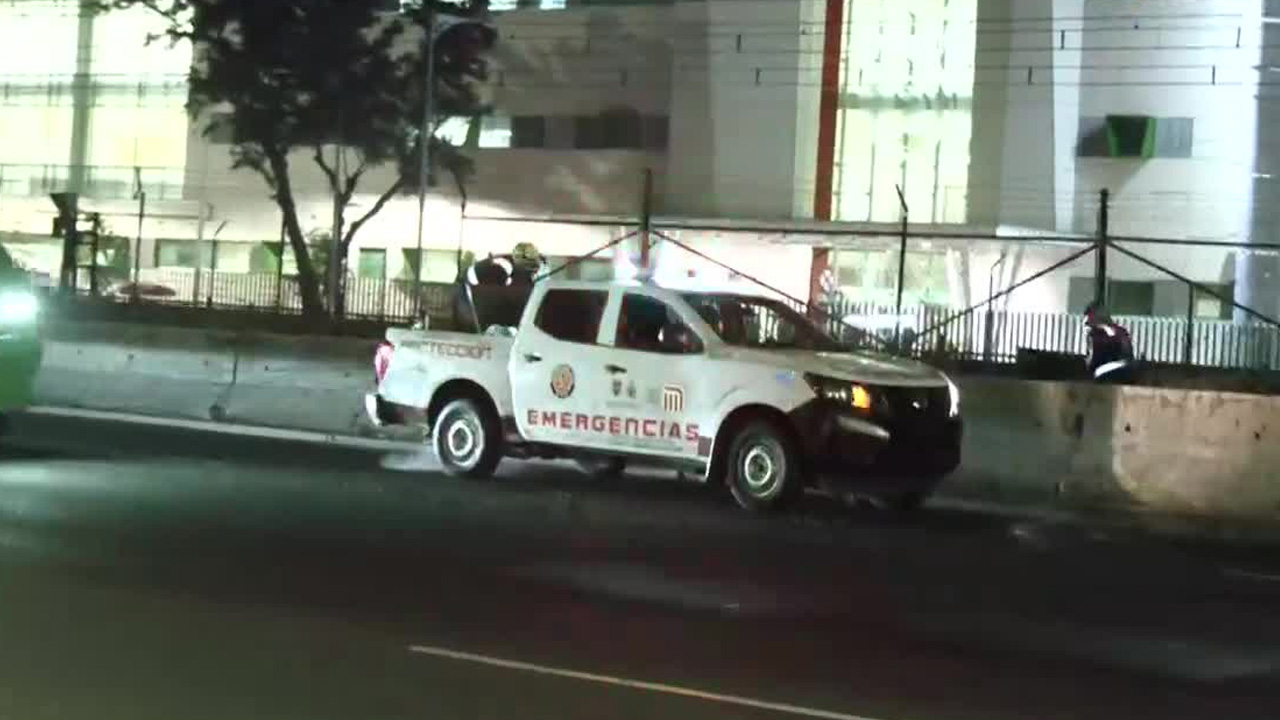 Un conato de incendio se registró al exterior de las vías de la Línea A del Metro de la Ciudad de México, en calzada Ignacio Zaragoza.