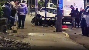 Luego de dispararle, el conductor perdió el control y estrelló su auto en un poste en Xochimilco.