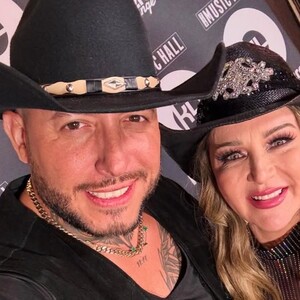 El romance entre Alicia Villarreal y Cibad Hernández se consolida con mensajes emotivos y encuentros que reflejan su felicidad juntos.