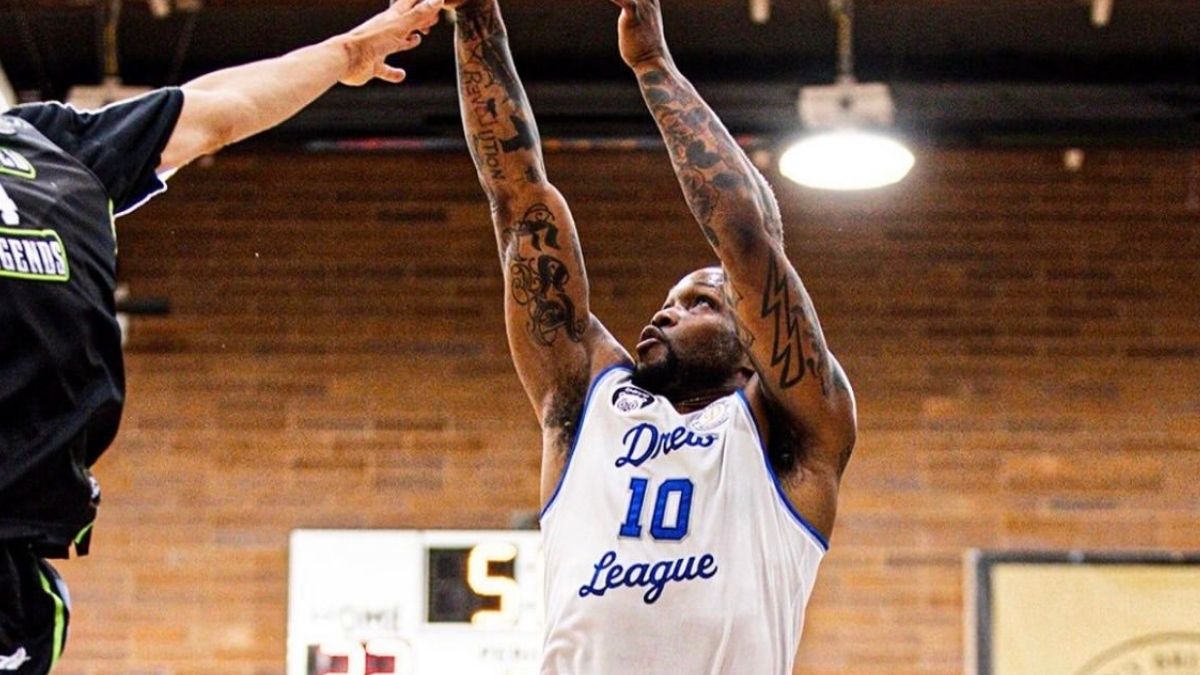 Ra’shad James en un partido con otro equipo