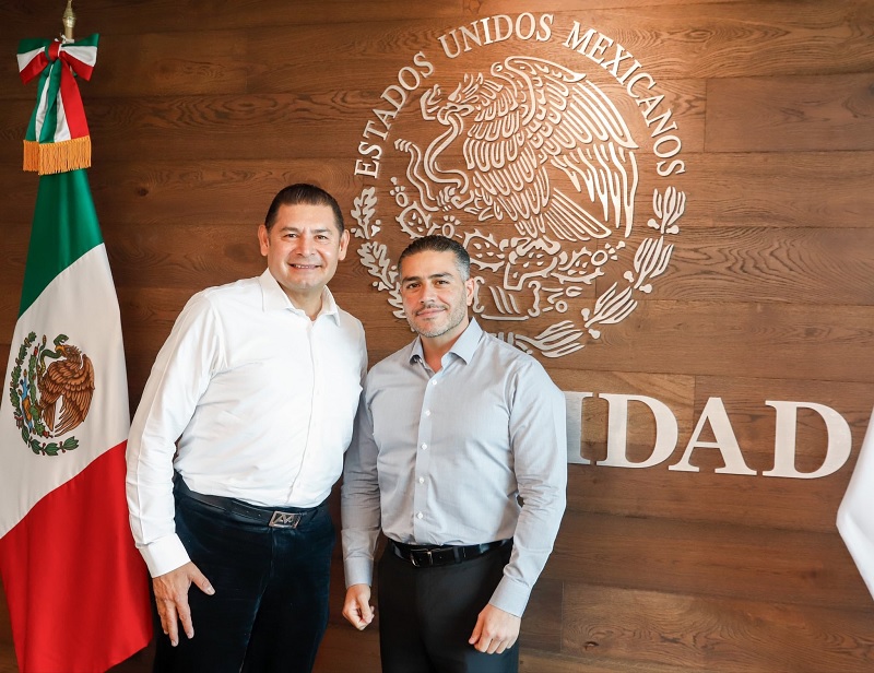 Alejandro Armenta Mier junto a Omar García Harfuch en la Ciudad de México.