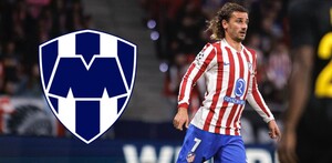 Antoine Griezmann portando el uniforme del Atlético de Madrid.